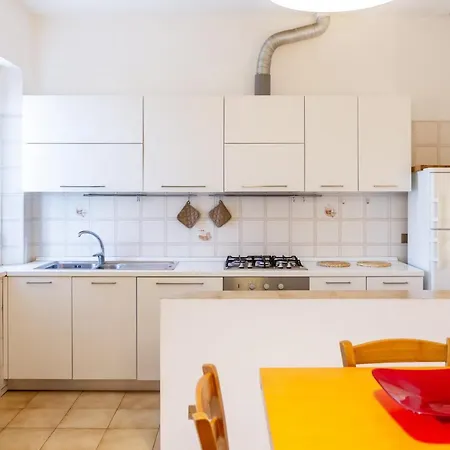 Casa Andrea Apartment *